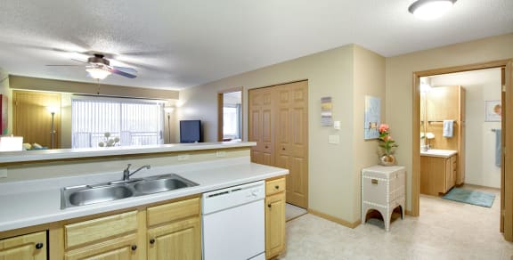 Shadow Hills Apartments in Plymouth, MN Kitchen