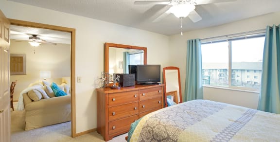 Shadow Hills Apartments in Plymouth, MN Bedroom