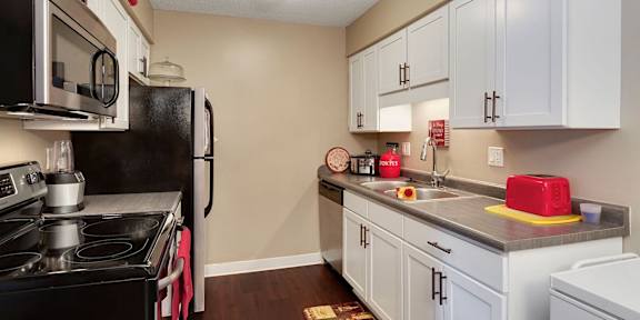 Willow Creek Apartments in Plymouth, MN Kitchen