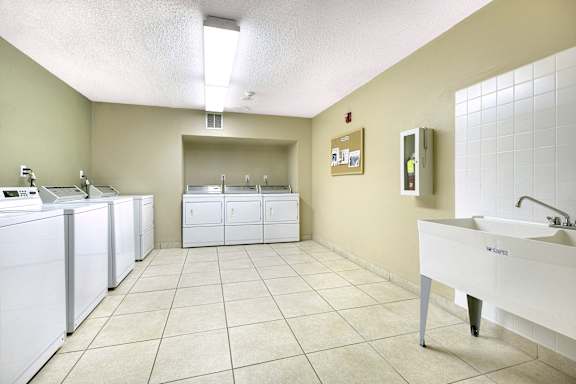 Willow Creek Apartments in Plymouth, MN 55441 Laundry Facilities