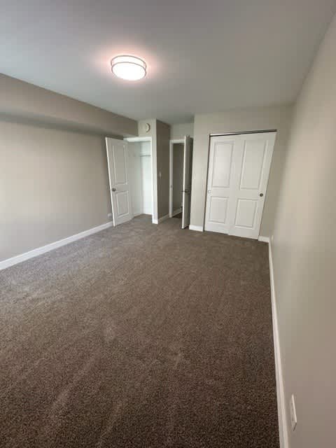 an empty room with a carpeted floor