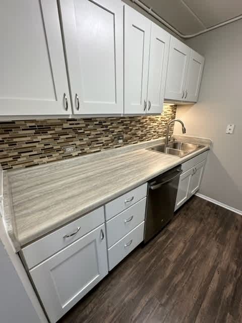 White Shaker Cabinetry & Tile Backsplash