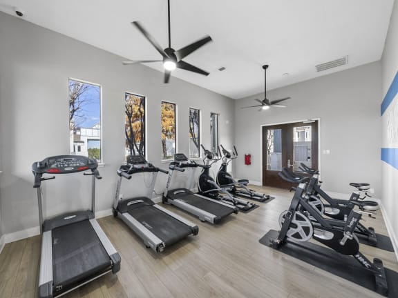 the preserve at ballantyne commons fitness room with treadmills