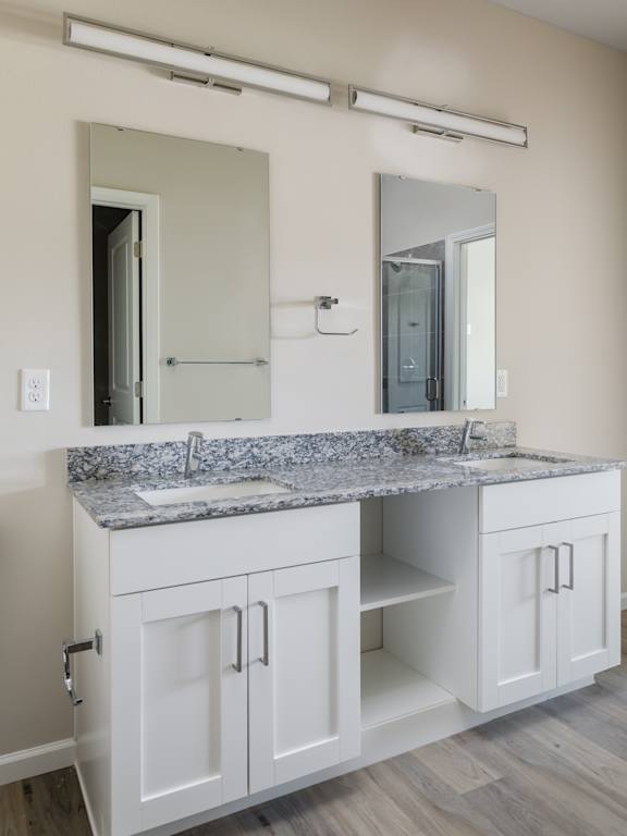 A bathroom with a sink and a mirror.