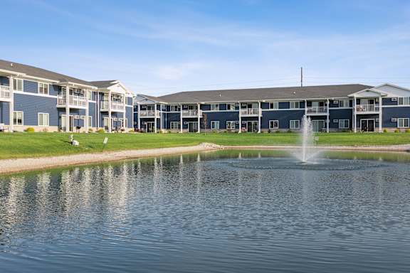 A large building with a fountain in front of it.