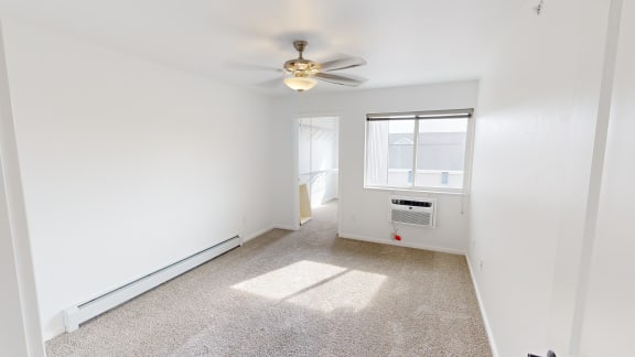 1 Bed/1 Bath Upper, Bedroom/Closet