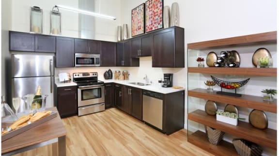 Mosaic Apartments_Oxnard CA_Stainless Steel Appliances