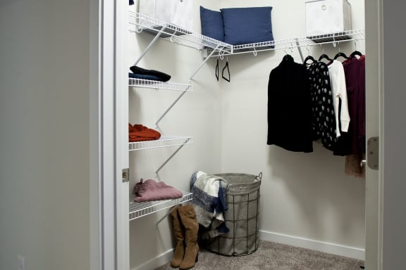 Pine Valley Ranch Apartments Spokane, Washington Walk In Closet