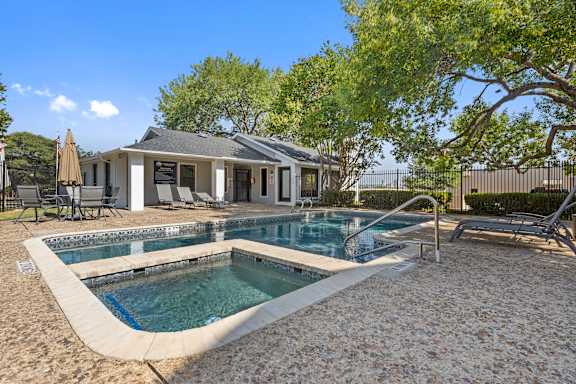 Spa And Pool at Tradewinds, Windcrest