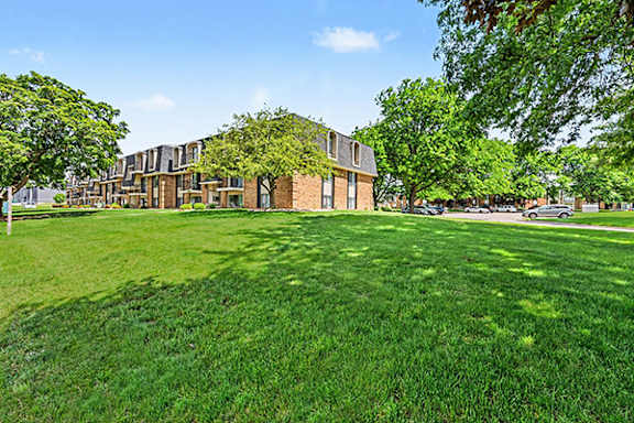 A green lawn in front of an apartment building at Brookside Apartments in Springfield, MI
