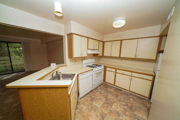 A kitchen with a breakfast bar at Canal Club Apartments, Lansing, MI, 48917