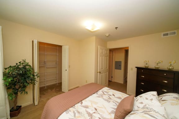 1BE-Bed2plan at Colonial Pointe at Fairview Apartments, Bellevue, Nebraska