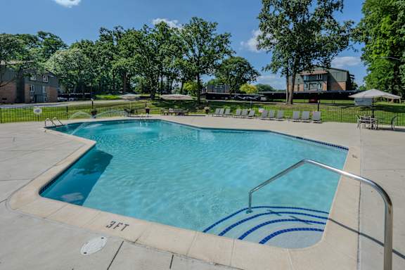 A swimming pool with the depth marked as 3ft.