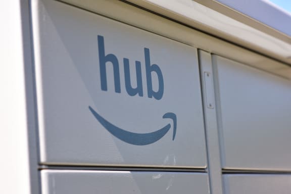 Amazon Hubat Thornridge Apartments, Grand Blanc, 48439