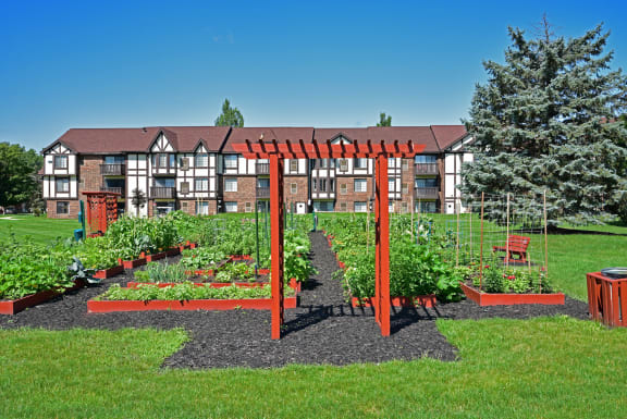 Garden at Shannon Manor Townhouses, Davison, MI