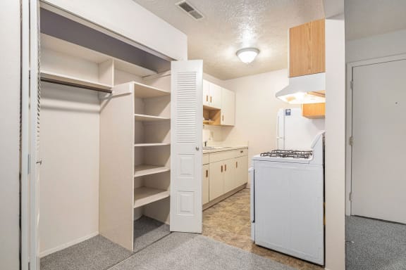 Kitchen at Glen Oaks Apartments, Michigan, 49442