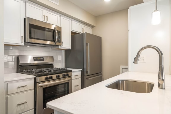 Peony Deluxe Renovated Kitchen at Hillside Apartments, Wixom