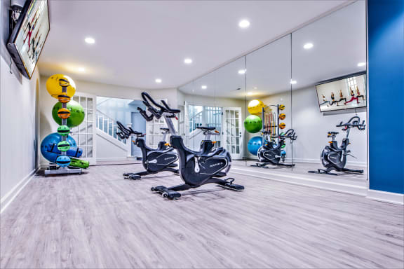 the gym at the enclave at woodbridge apartments in sugar land, tx at Sundance Apartments, Indianapolis, IN, 46237