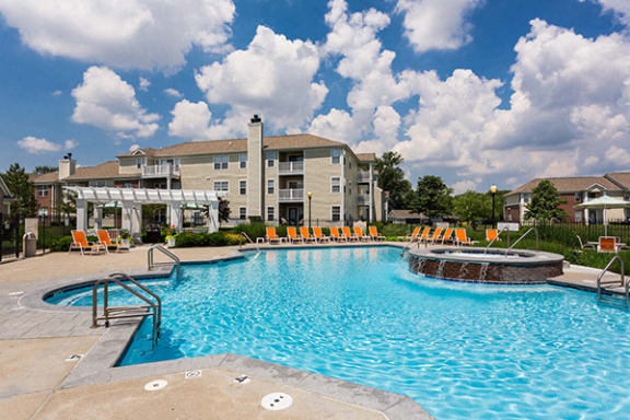 Outdoor Lakeside Resort Swimming Pool with Jacuzzi at Latitudes Apartments, Indy 46237