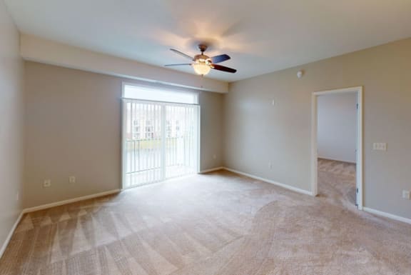 Living Room with Ceiling Fan at Hunters Pond Apartment Homes in Champaign, Illinois