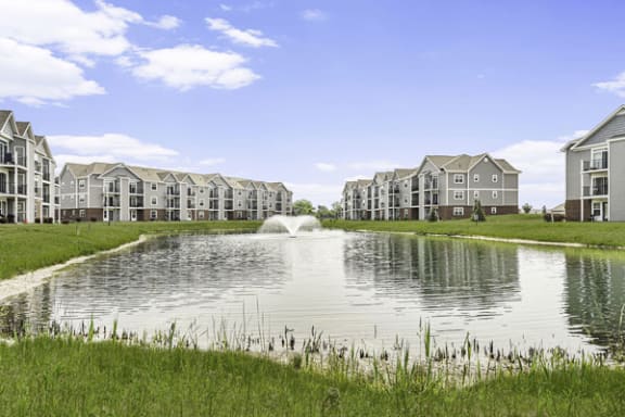 Ponds with Fountains at Tracy Creek Apartment Homes in Perrysburg, OH