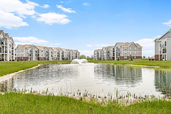 Ponds with Fountains at Tracy Creek Apartment Homes in Perrysburg, OH