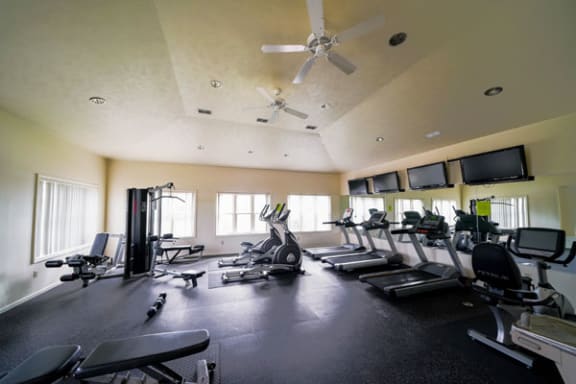 24/7 Fitness Center with Cardio Machines at Tracy Creek Apartments, Perrysburg 43551