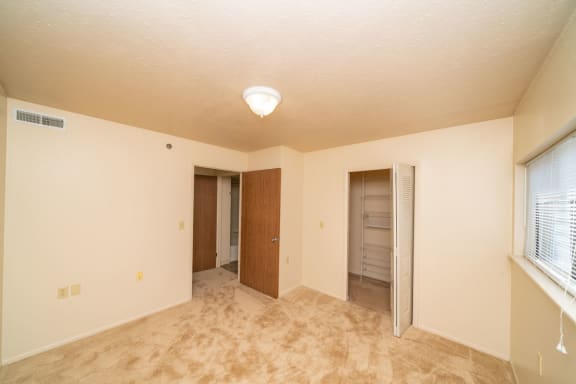 Bedroom with Walk In Closet at Windmill Lakes Apartments, Holland, 49424