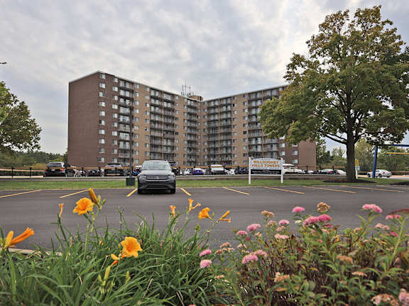 Building Exterior - Willoughby Hills Towers in Willoughby Hills OH