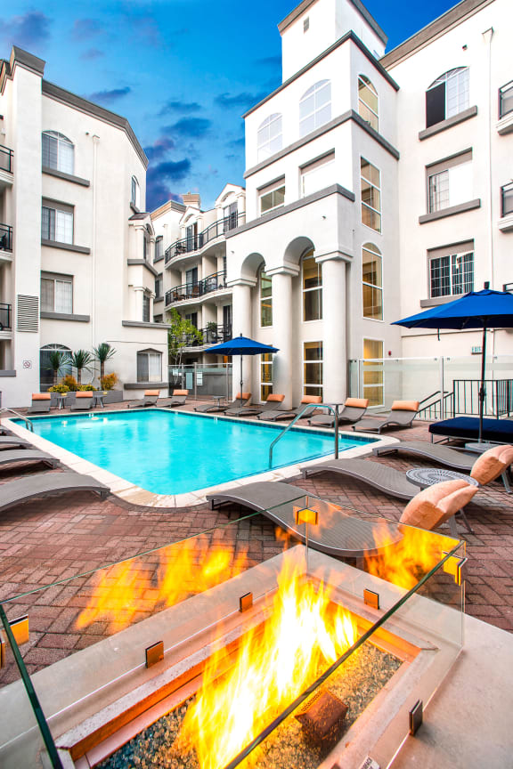 Community Clubhouse With Swimming Pool and a firepit at The Preston Miracle Mile Apartments, Los Angeles