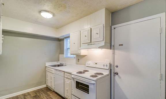 White Appliances at Waverly Manor Townhomes, Norcross Georgia