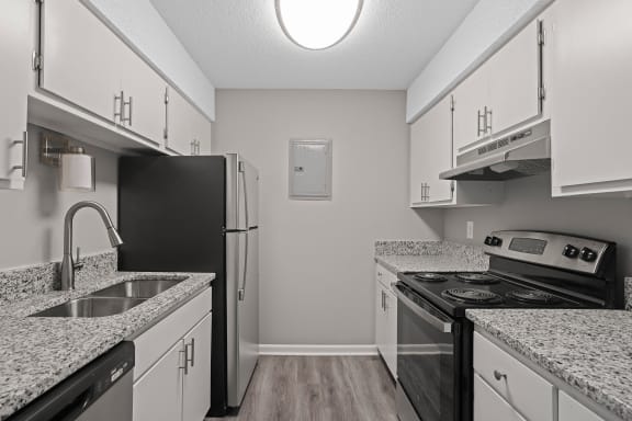 the preserve at ballantyne commons apartment kitchen with granite counter tops and black appliances