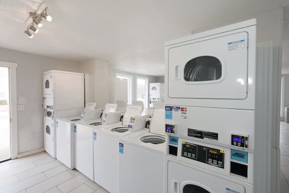 Image of laundry facilities at Bennett Ridge Apartments, Oklahoma, 73132