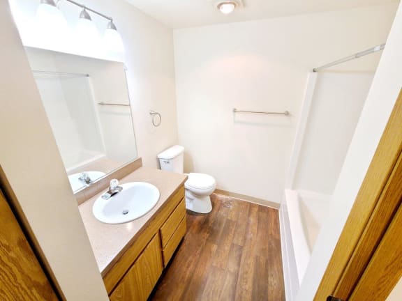 GoGo West Apartments Bathroom