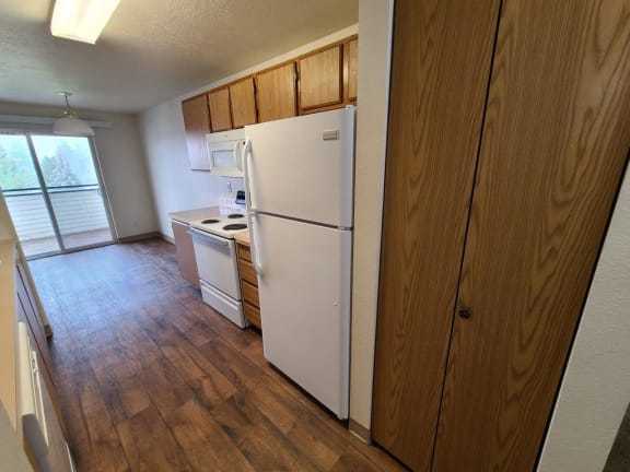 GoGo West Apartments Kitchen