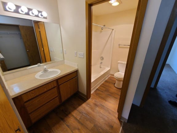 GoGo West Apartments Bathroom