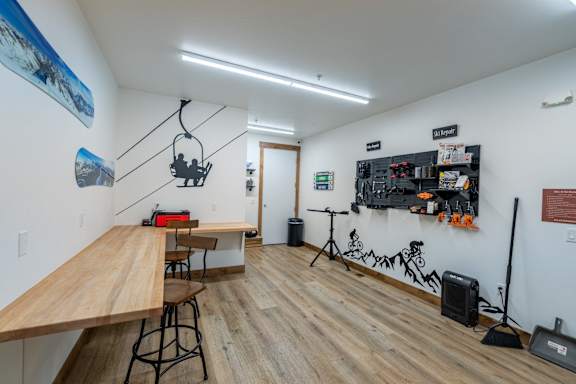 A room with a long wooden table and a bench. at Silverbrook Apartments, Kalispell 59901