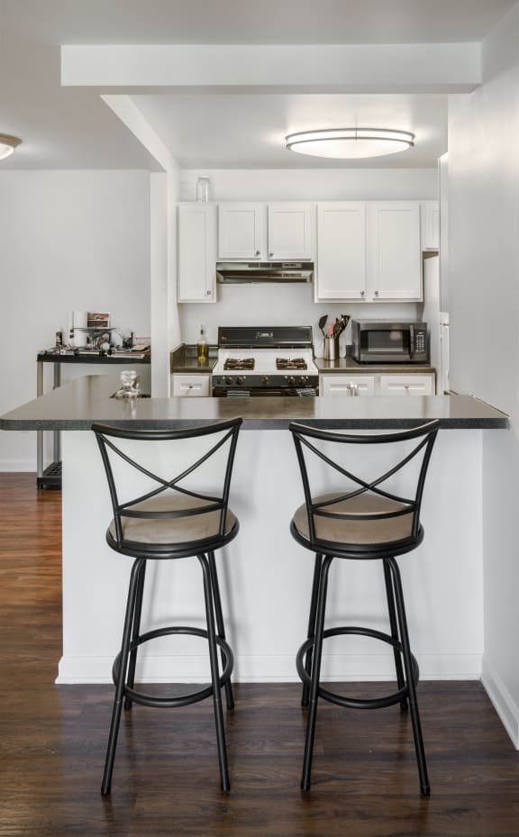 Kitchen bar at Boulder Pointe Apartments in Middletown, NY 10940