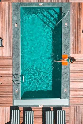 Alt blue pool