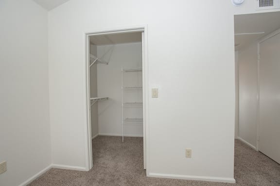 Vacant Bedroom Walk In Closet at Autumn Oaks Apartments, Roseville, CA