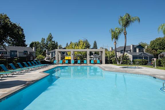 Swimming pool and building views at Autumn Oaks Apartments, Roseville, CA