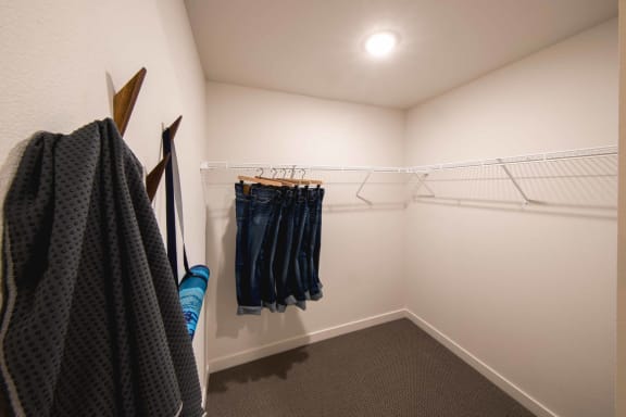 Heather Lodge 2x2 Large Bedroom Walk In Closet