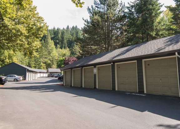 Garages at Crown Court Apartments, OR 90715