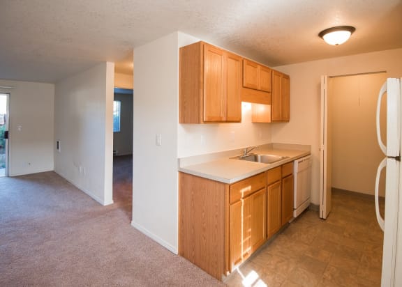 Garden Glen Vacant Apartment Upgraded Kitchen & Dining Room