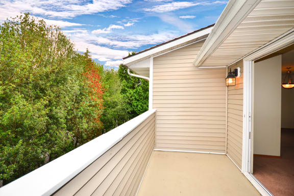 Maple Pointe Vacant Apartment Deck