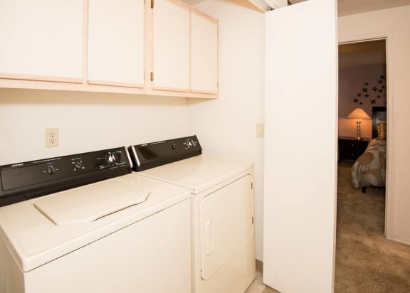 Apartment Laundry at St. Mary&#x27;s Woods Apartments, Beaverton, Oregon 97078