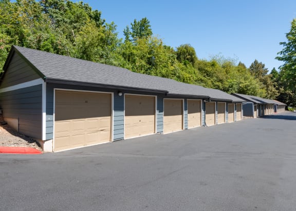 Garages Available at Shadow Hills, Portland, OR 97219