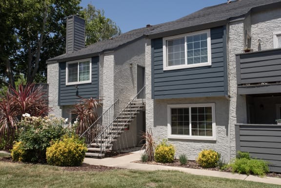 building exterior entries at Woodbridge Apartments, Sacramento, California 95833