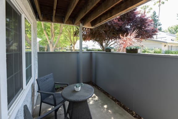 model patio and furniture at Woodbridge Apartments, Sacramento