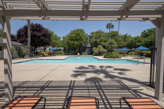 swimming pool arbor and furniture at Woodbridge Apartments, CA 95833